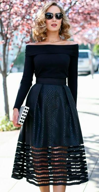 черное платье с открытым плечом