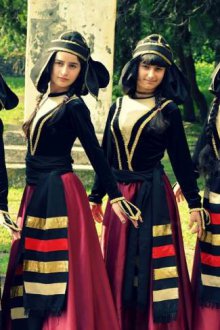 Цветовая гамма грузинских национальных костюмов