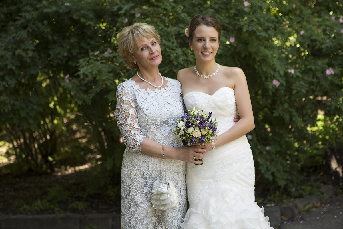 Нарядные платья для матери невесты: модные фасоны и ткани